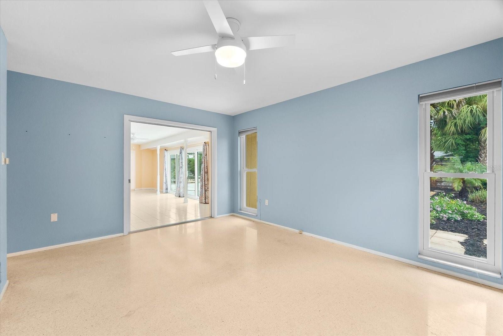 Image 33 of 94 For 2505 Croton Avenue
