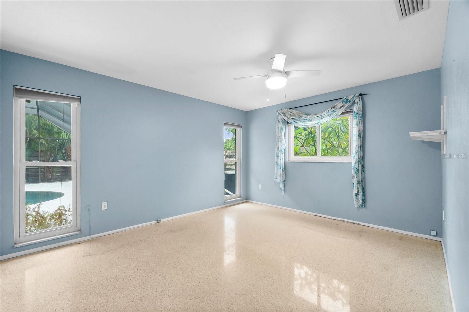 Image 34 of 94 For 2505 Croton Avenue