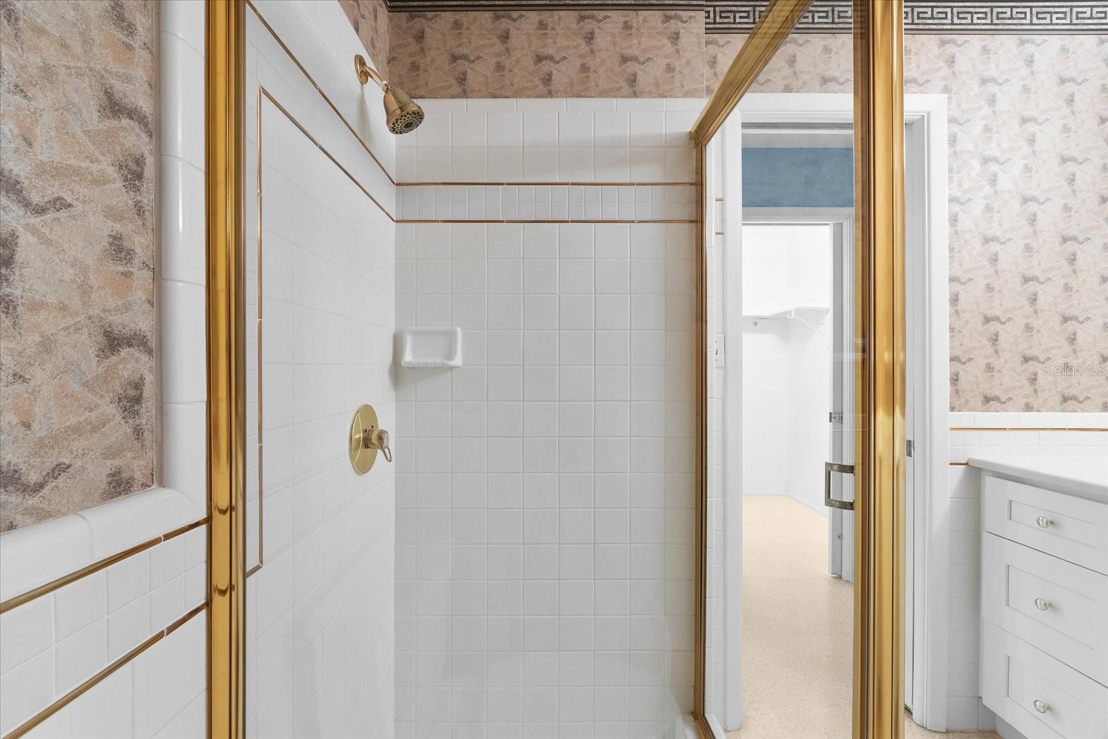 Image 36 of 94 For 2505 Croton Avenue