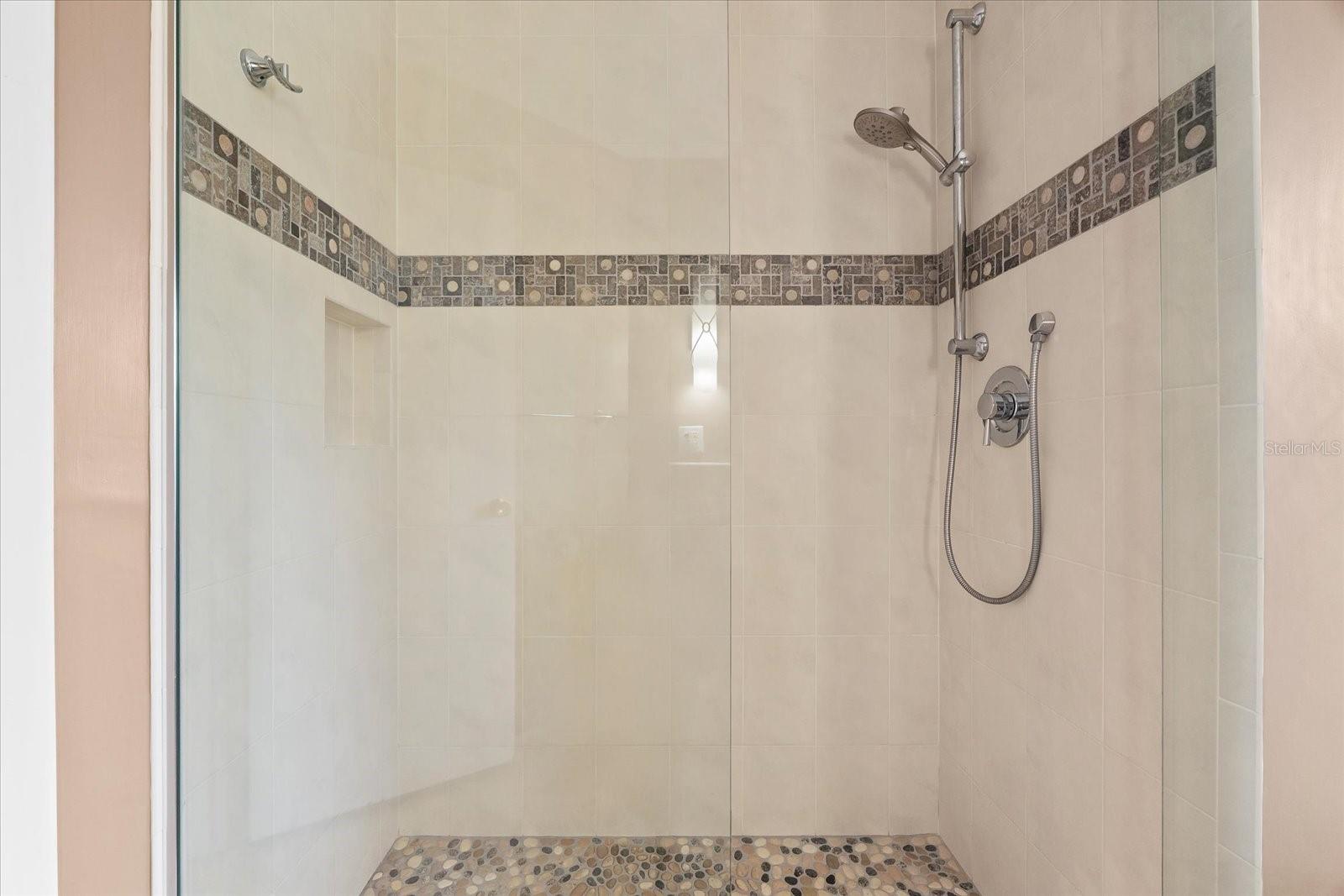 Image 37 of 94 For 2505 Croton Avenue