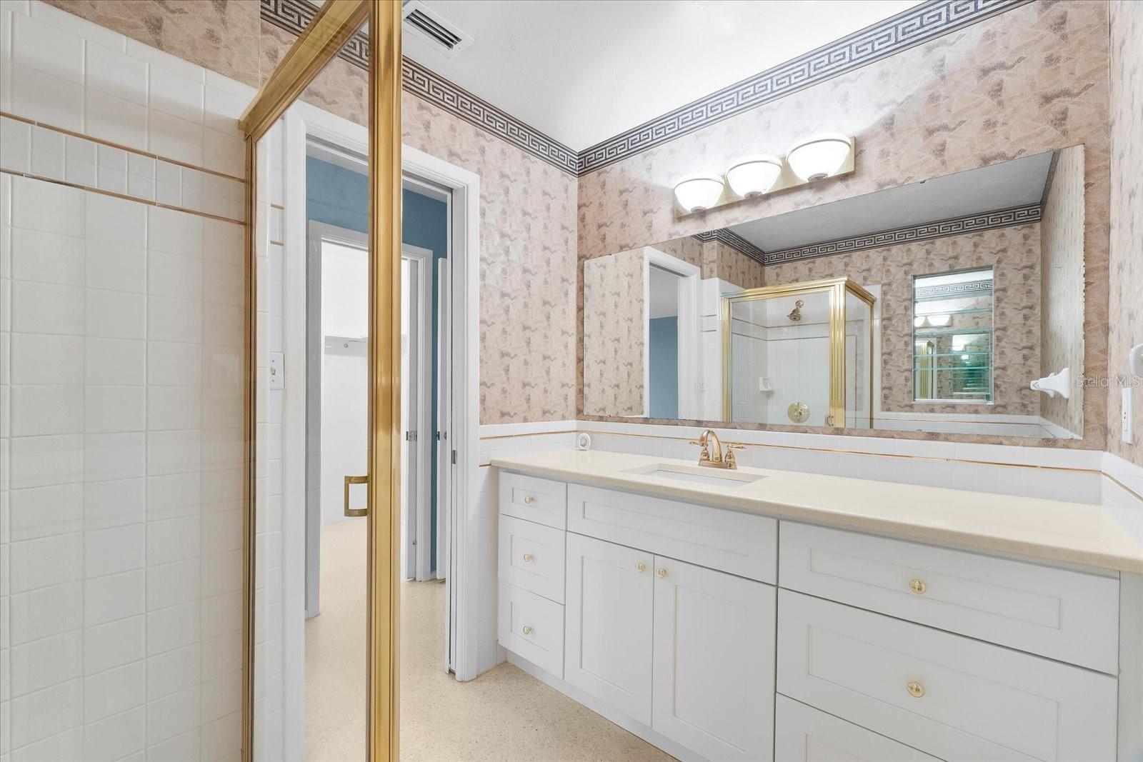 Image 38 of 94 For 2505 Croton Avenue