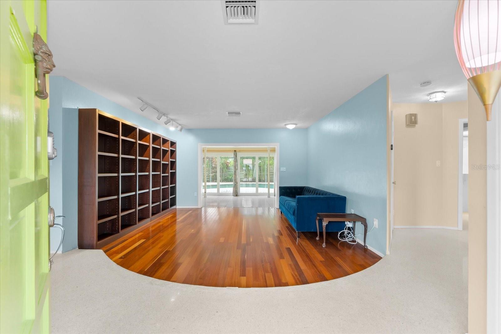 Image 6 of 94 For 2505 Croton Avenue