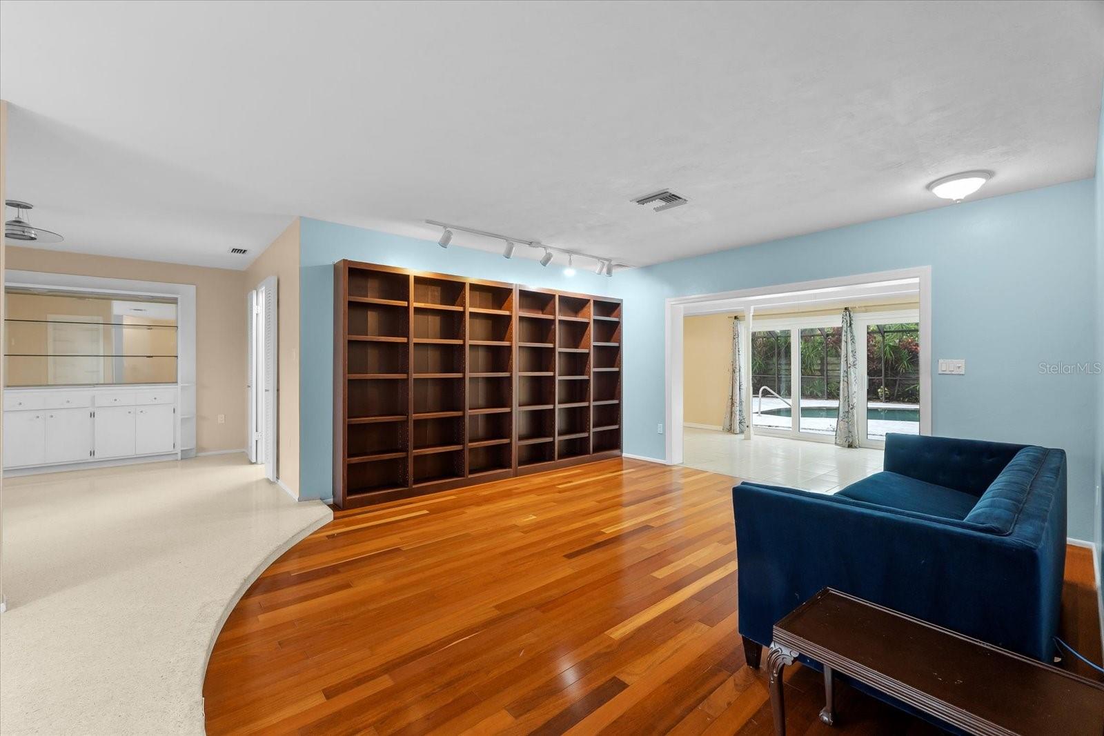 Image 7 of 94 For 2505 Croton Avenue
