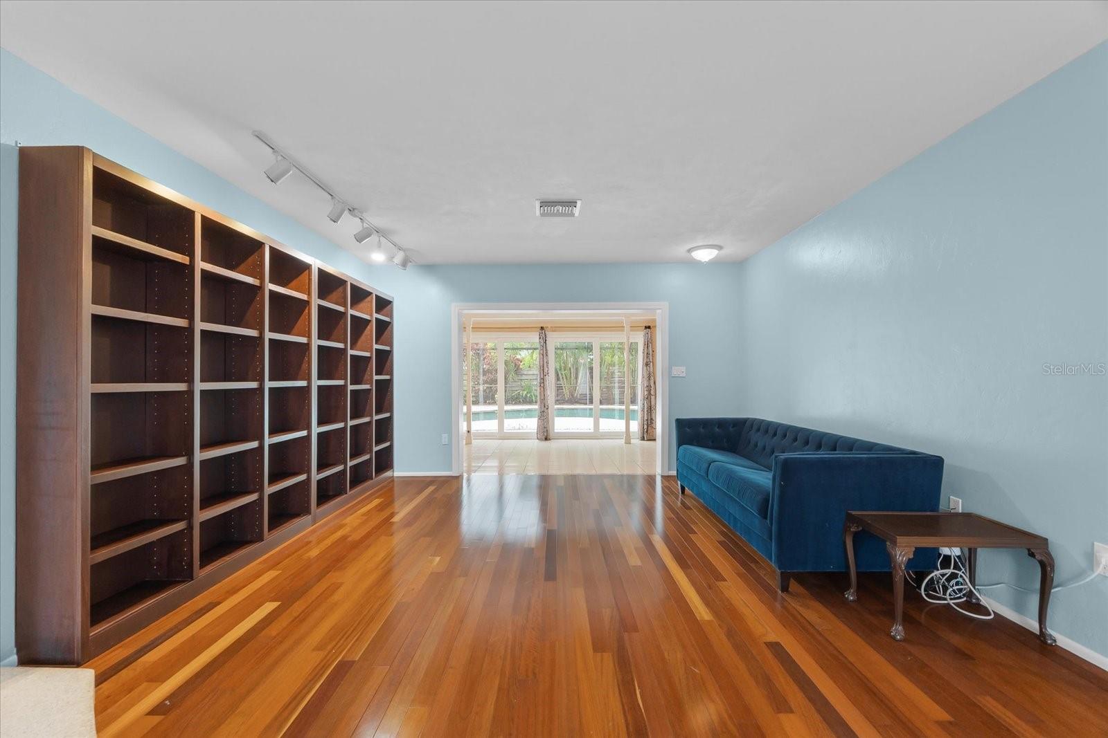 Image 8 of 94 For 2505 Croton Avenue