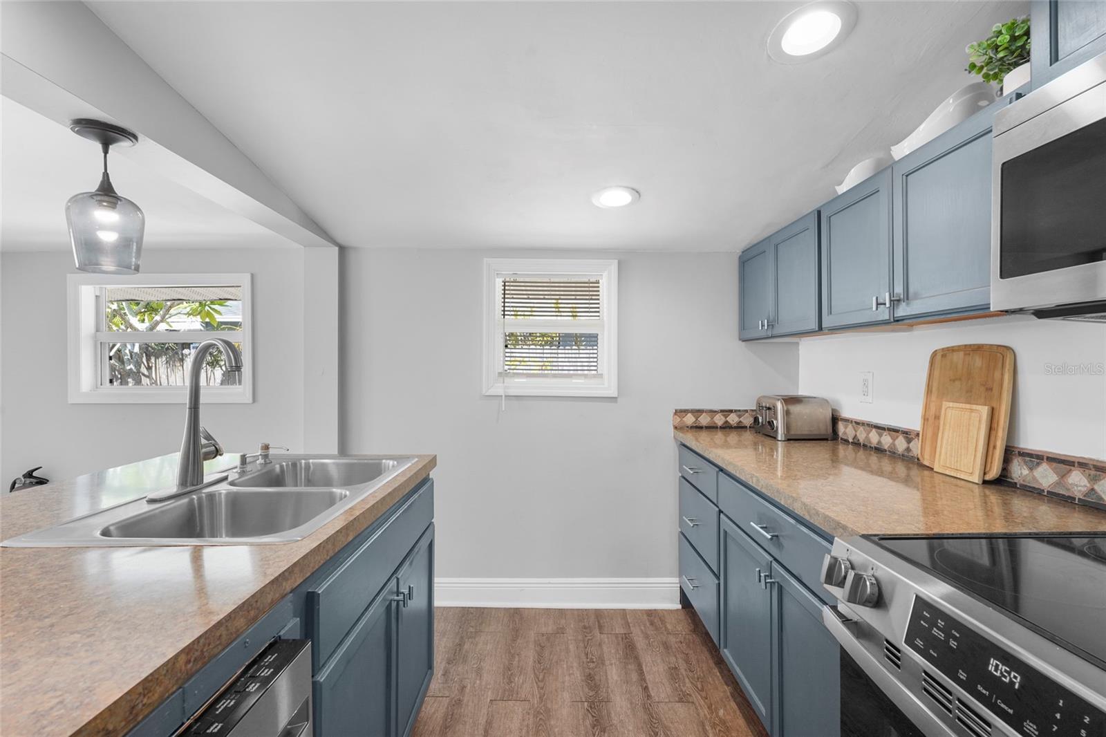 Image 23 of 86 For 2705 2nd Avenue W