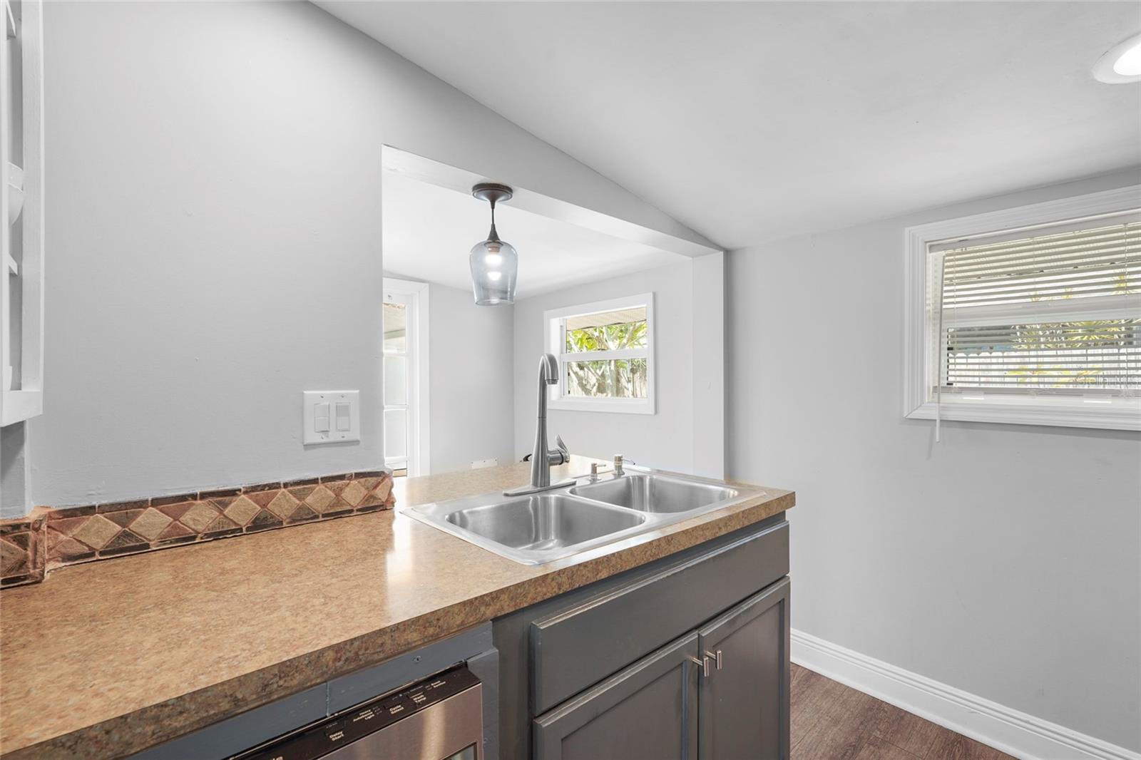 Image 25 of 86 For 2705 2nd Avenue W