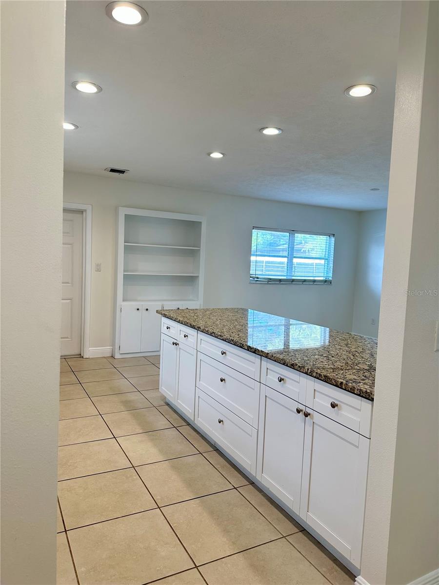 Image 4 of 6 For 6916 Alderwood Drive