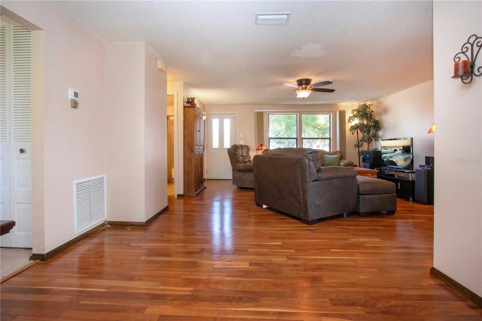 Image 20 of 58 For 6501 34th Avenue W