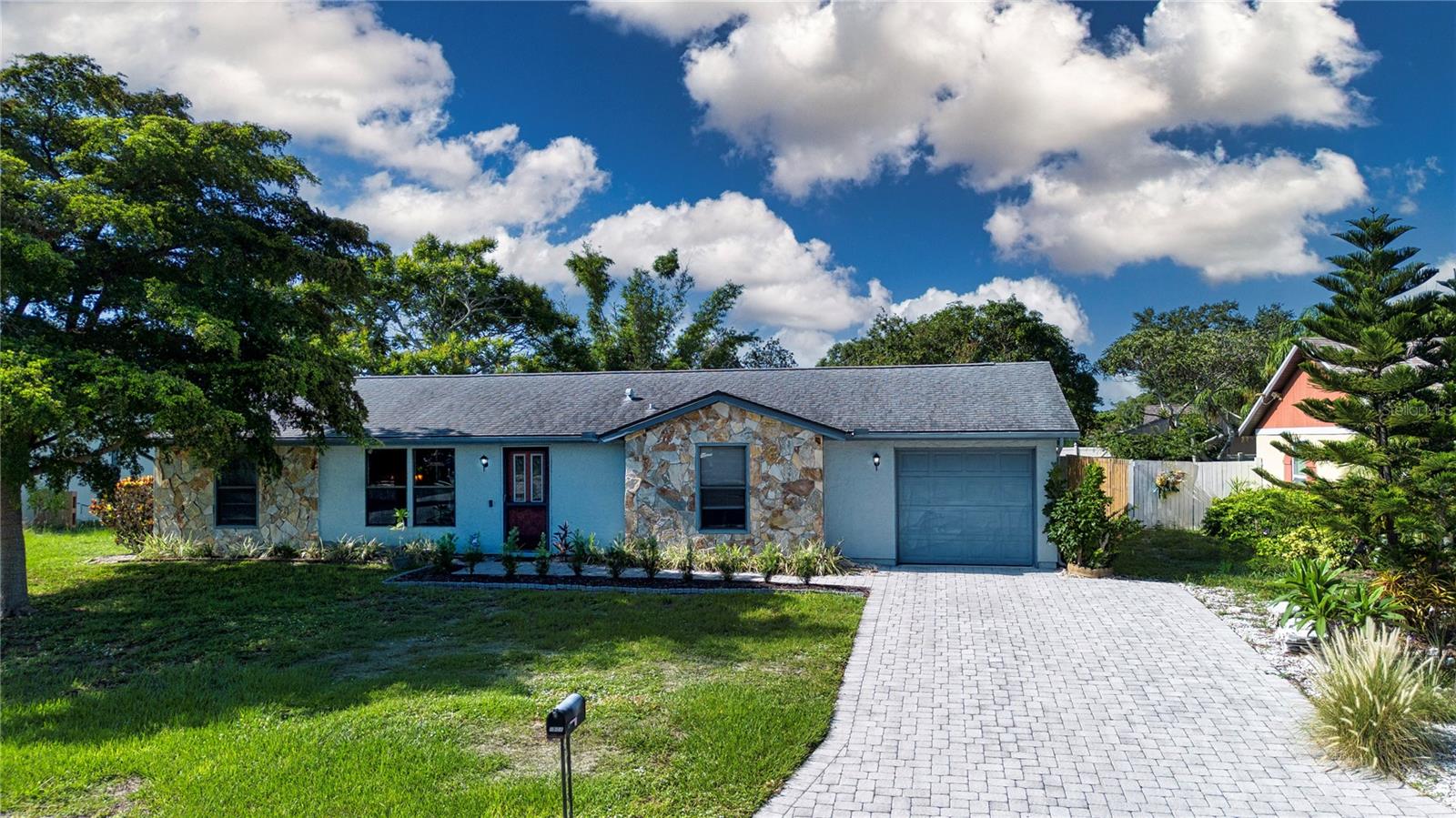 Image 3 of 58 For 6501 34th Avenue W