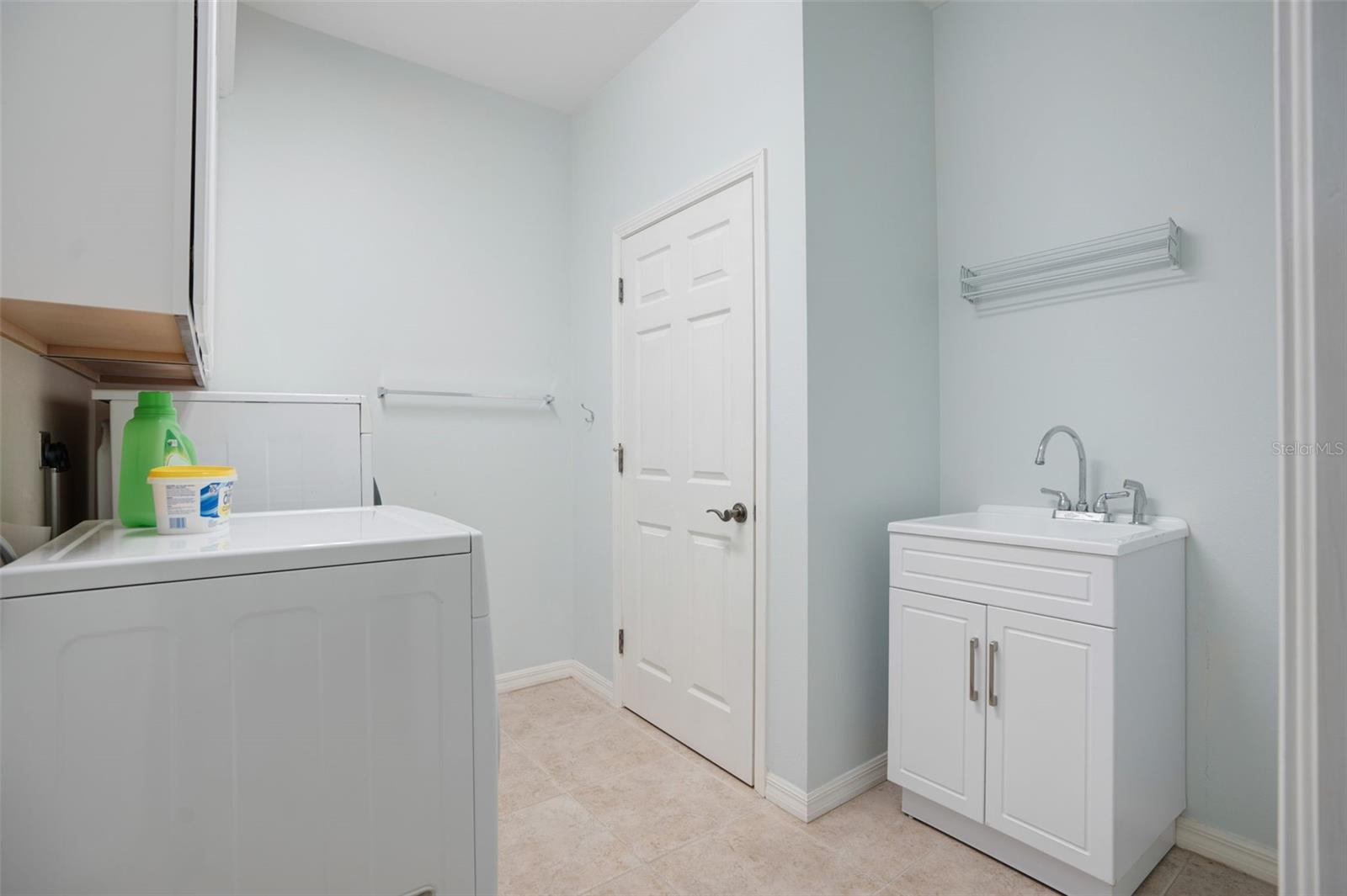 Image 22 of 36 For 1410 Maseno Drive