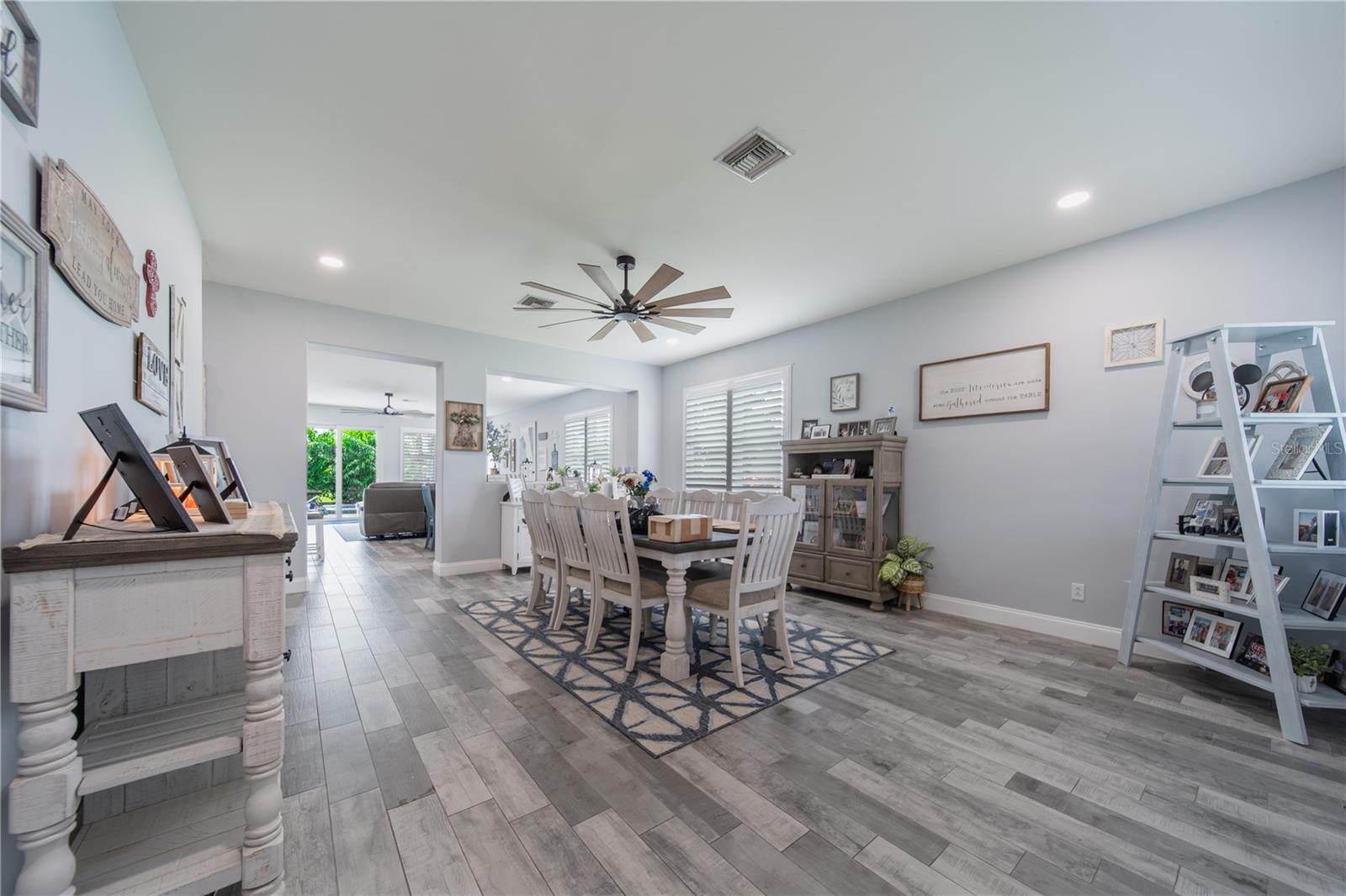 Image 3 of 31 For 25427 Doredo Drive