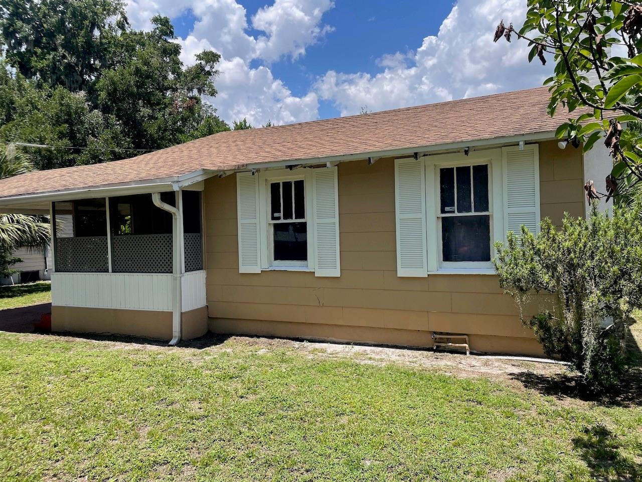 Image 4 of 36 For 1512 Holly Road
