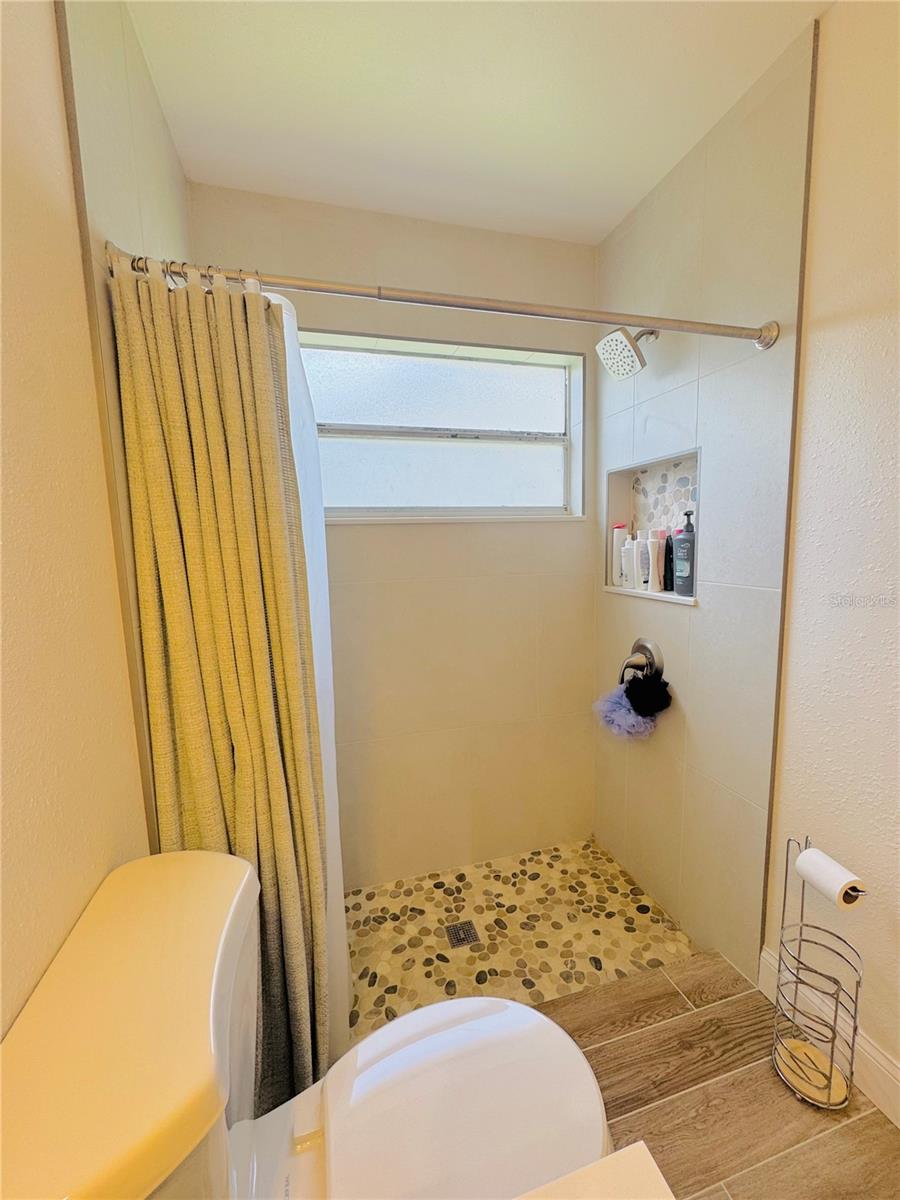 Image 18 of 29 For 1027 Whittier Circle