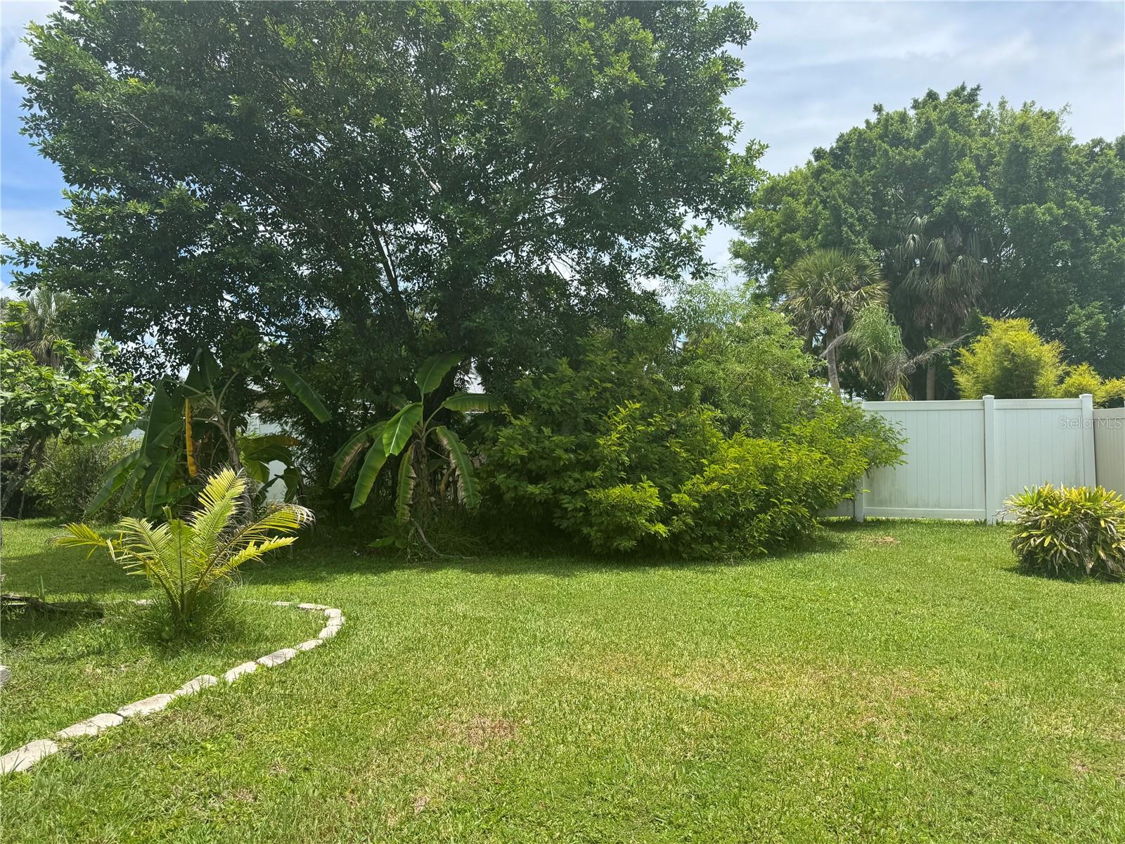 Image 30 of 31 For 1825 Par Place