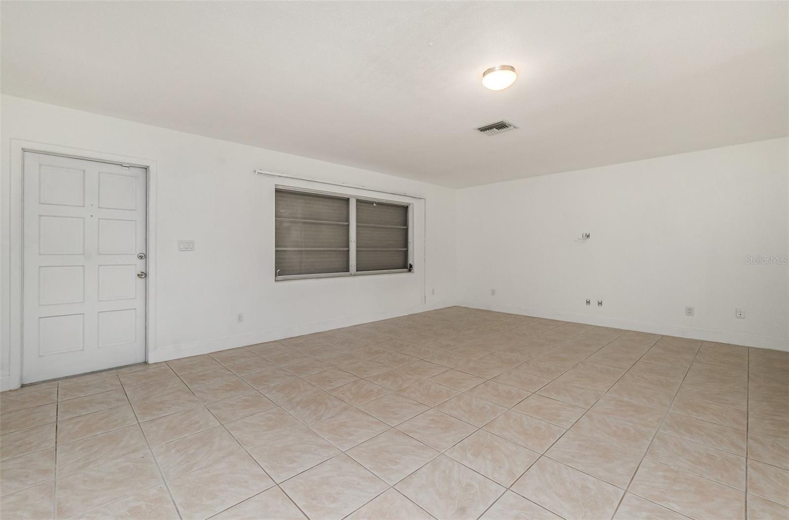 Image 11 of 29 For 209 Jayview Avenue