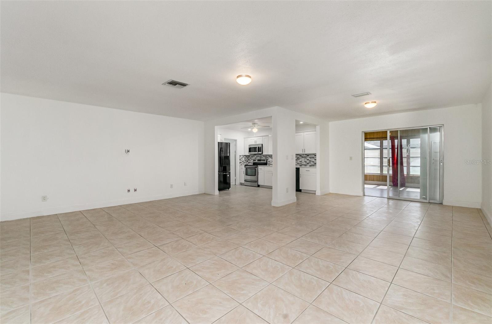 Image 12 of 29 For 209 Jayview Avenue