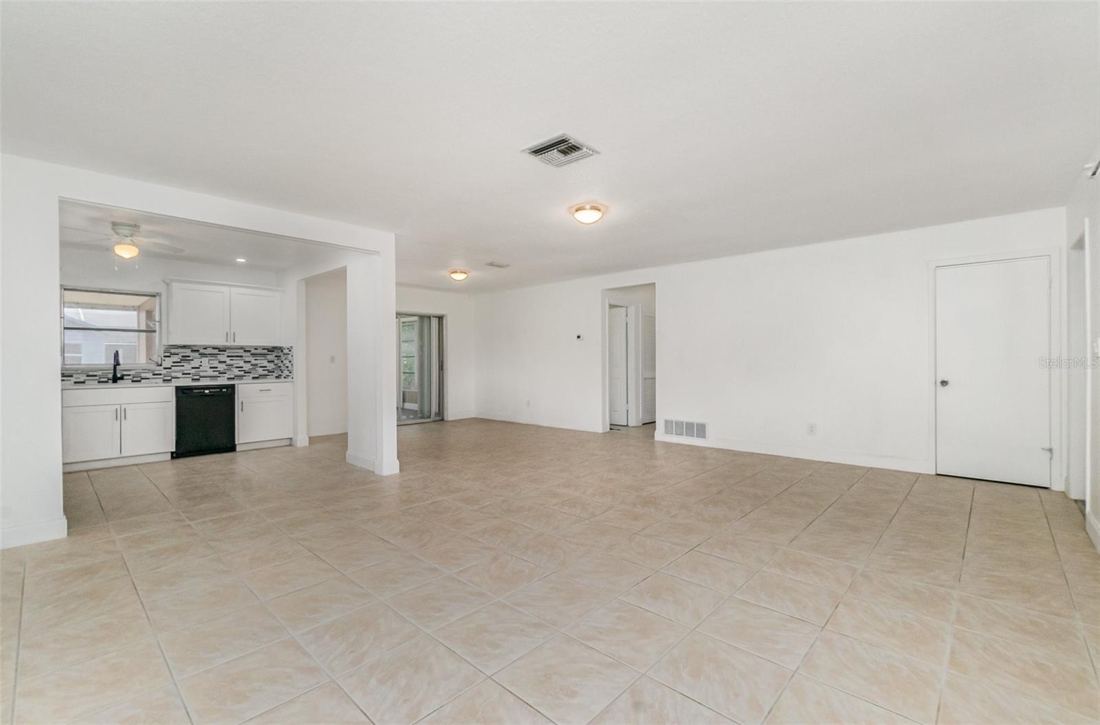 Image 13 of 29 For 209 Jayview Avenue