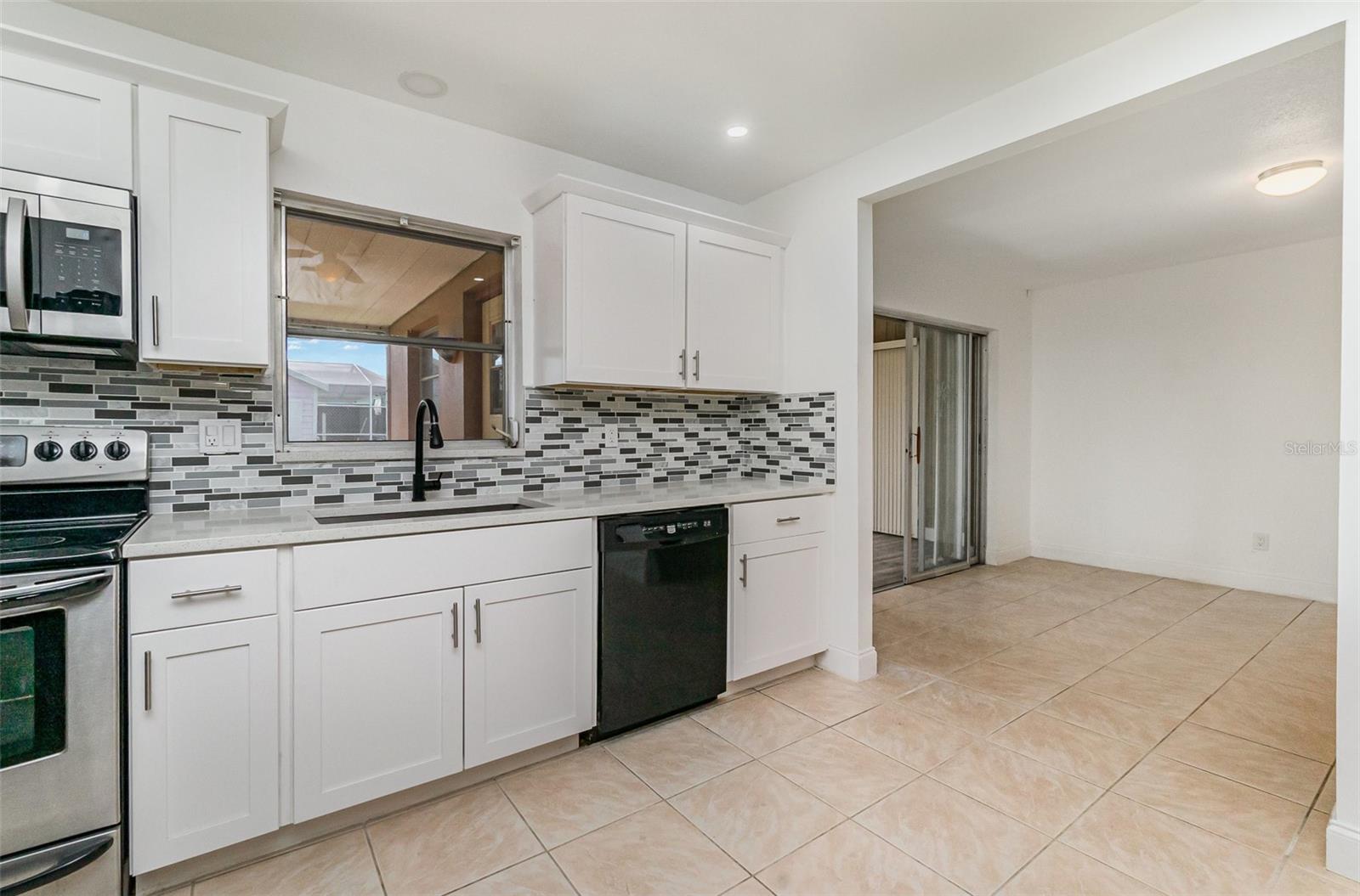 Image 14 of 29 For 209 Jayview Avenue