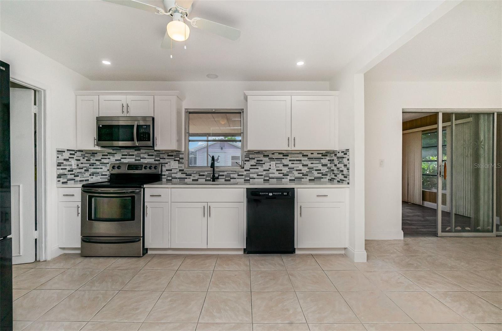 Image 15 of 29 For 209 Jayview Avenue
