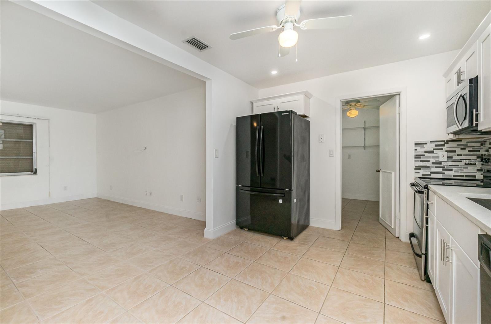 Image 16 of 29 For 209 Jayview Avenue