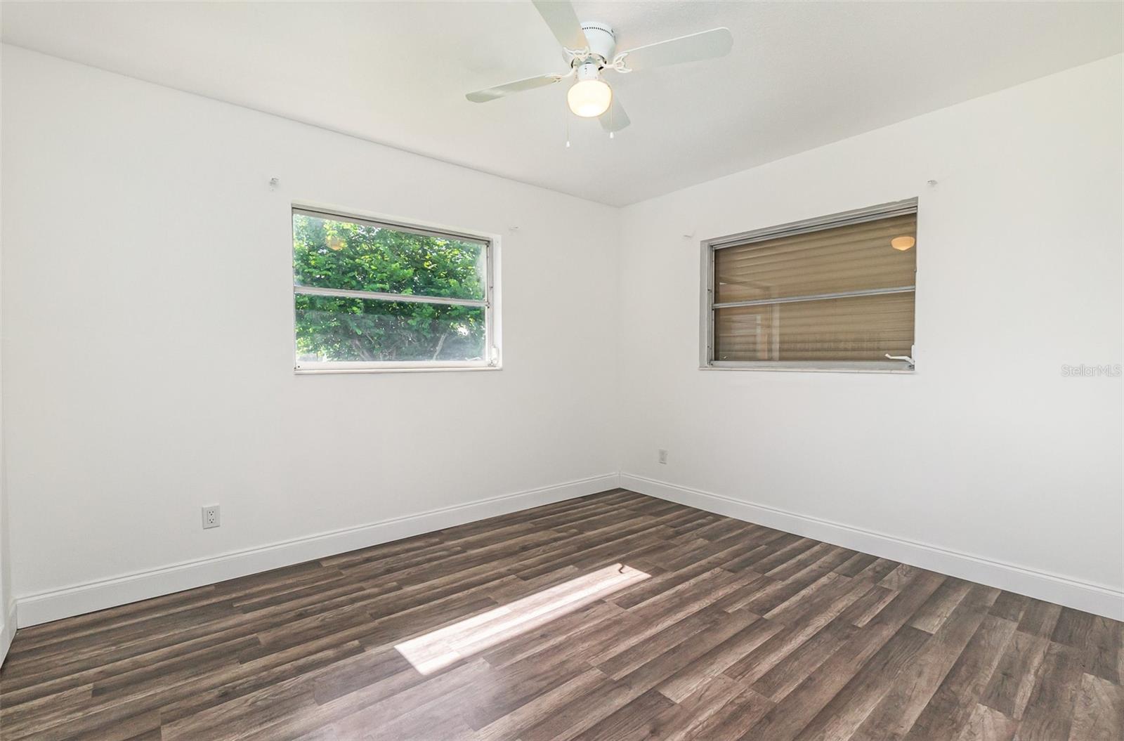Image 18 of 29 For 209 Jayview Avenue