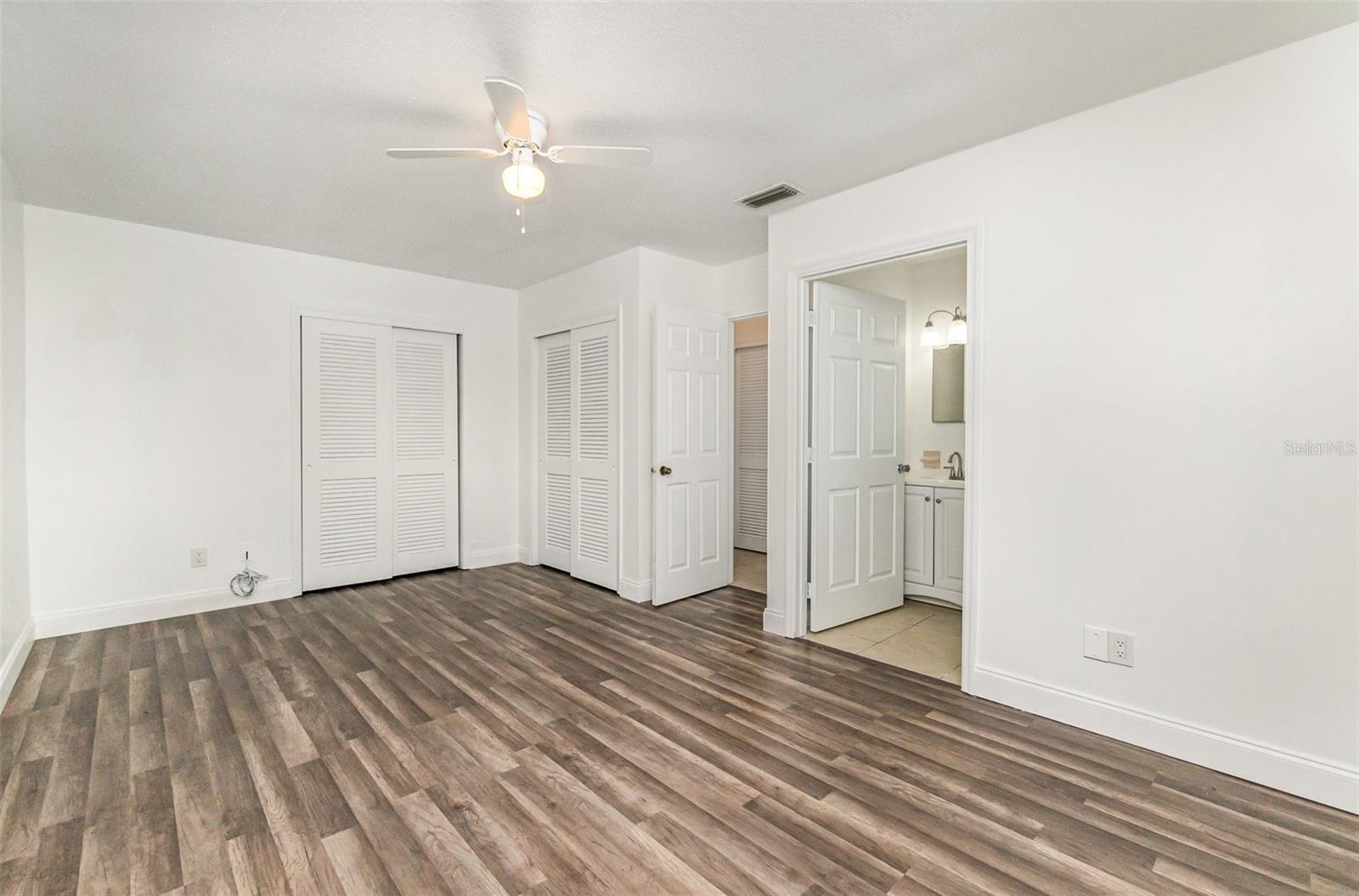 Image 20 of 29 For 209 Jayview Avenue