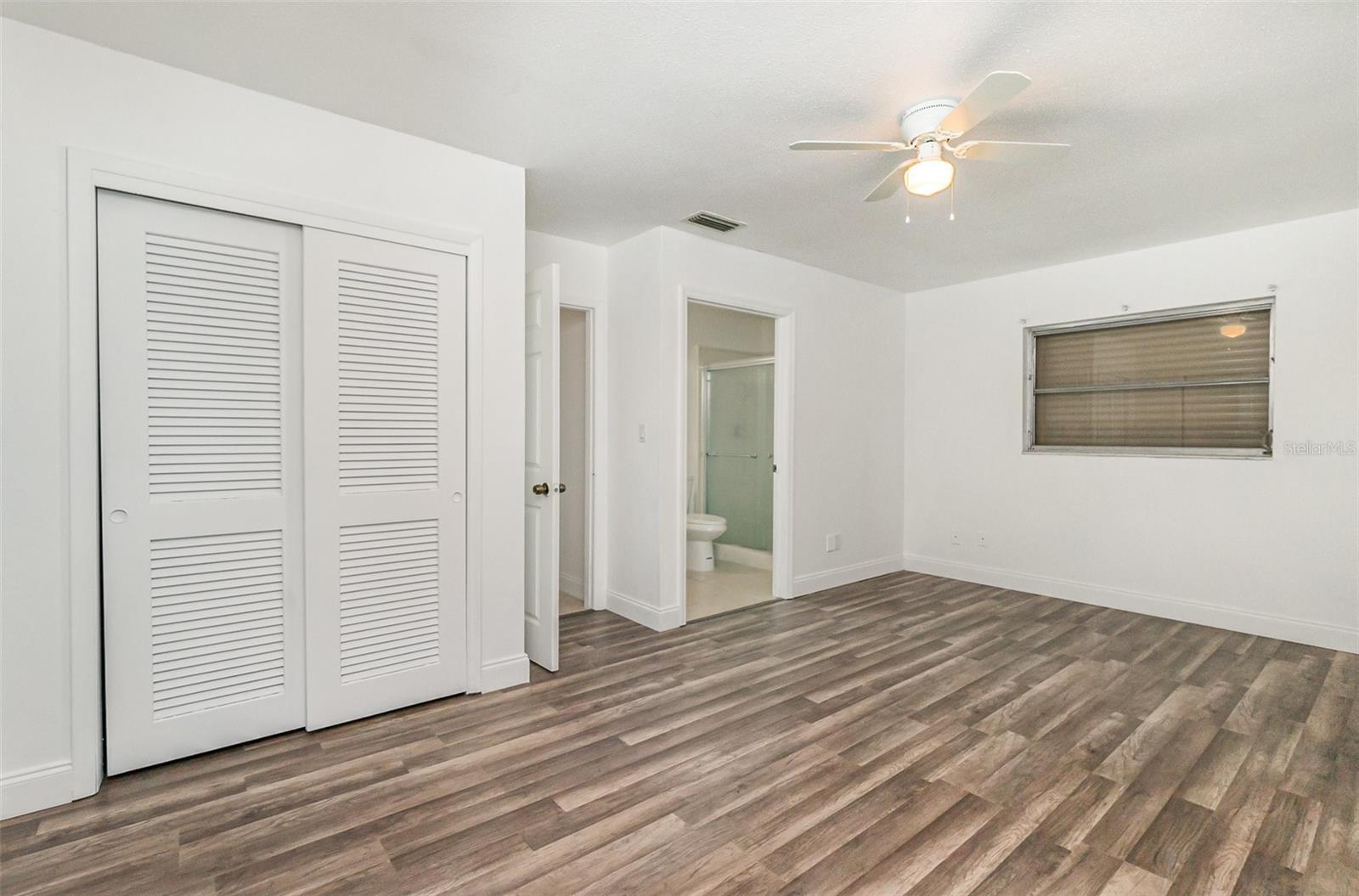 Image 22 of 29 For 209 Jayview Avenue
