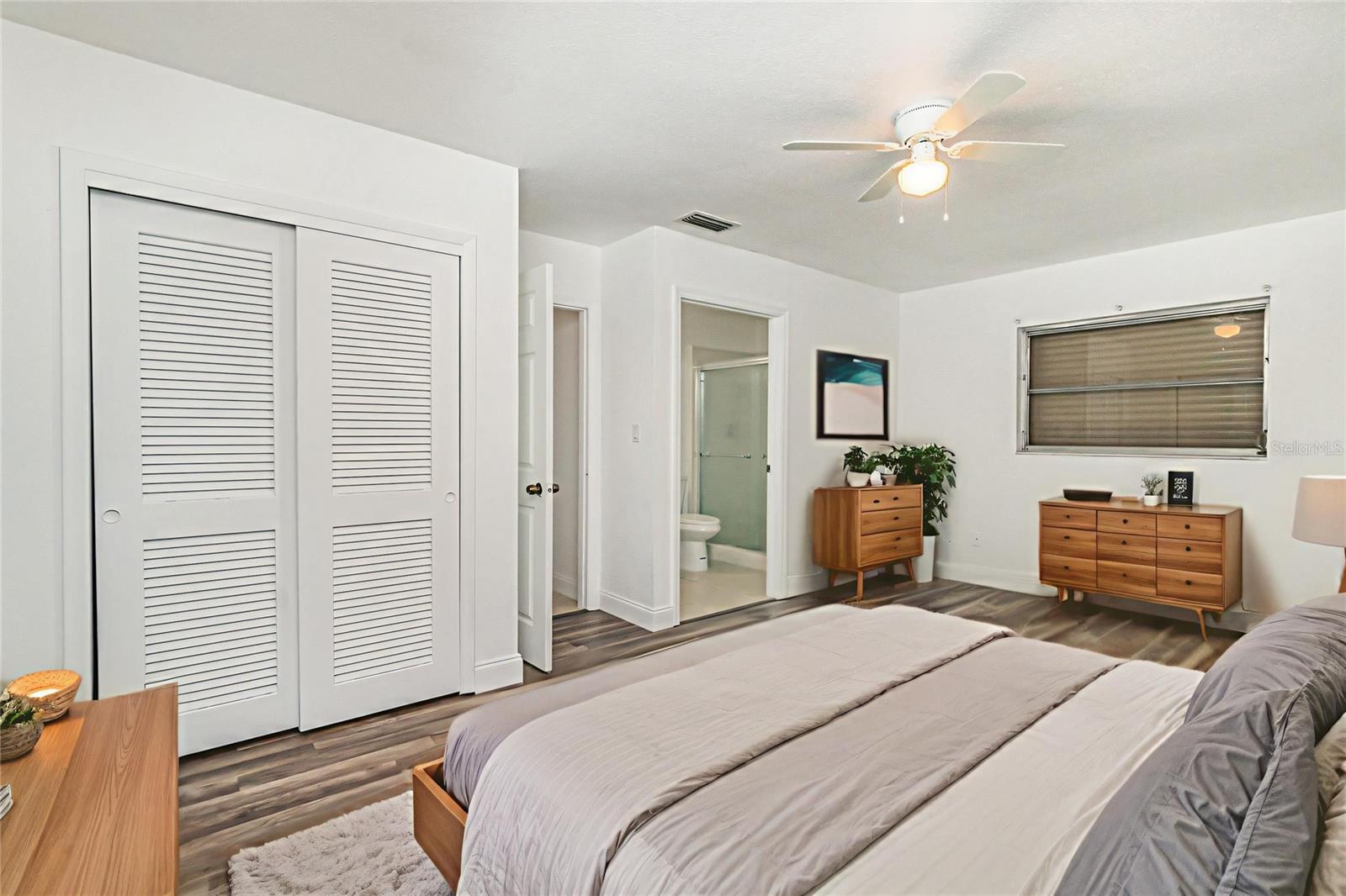 Image 4 of 29 For 209 Jayview Avenue
