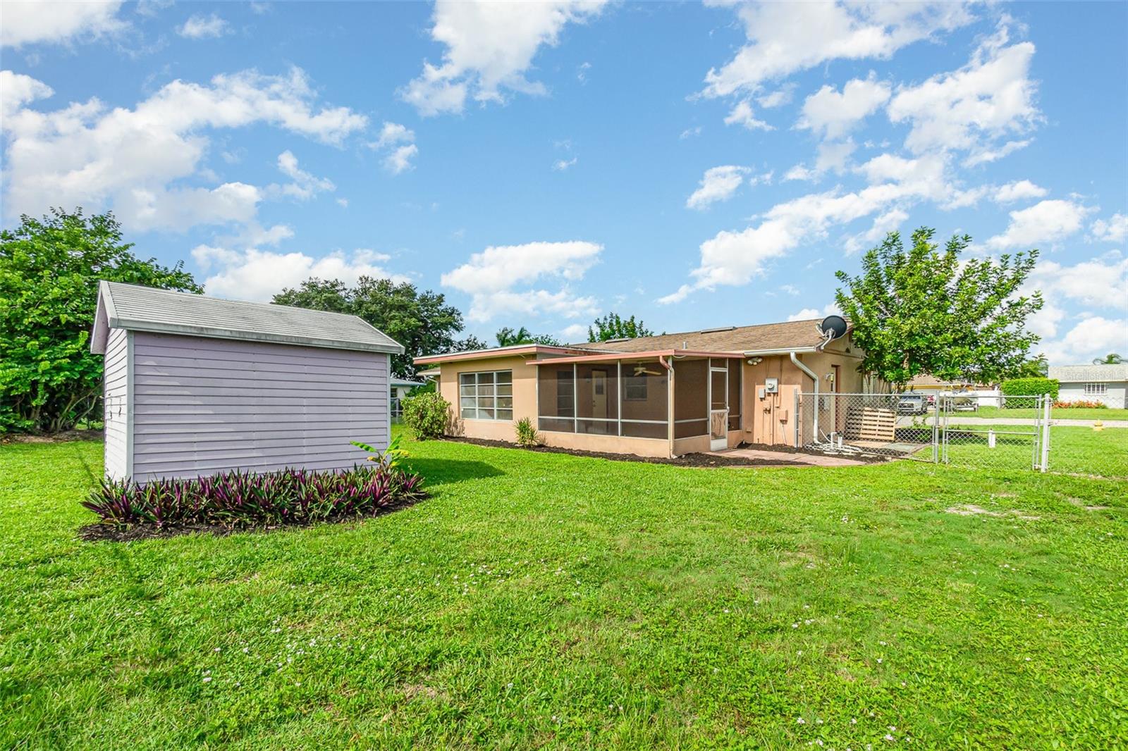 Image 9 of 29 For 209 Jayview Avenue