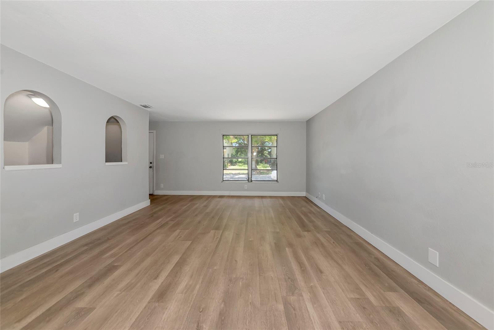 Image 11 of 34 For 405 Barlow Avenue 61