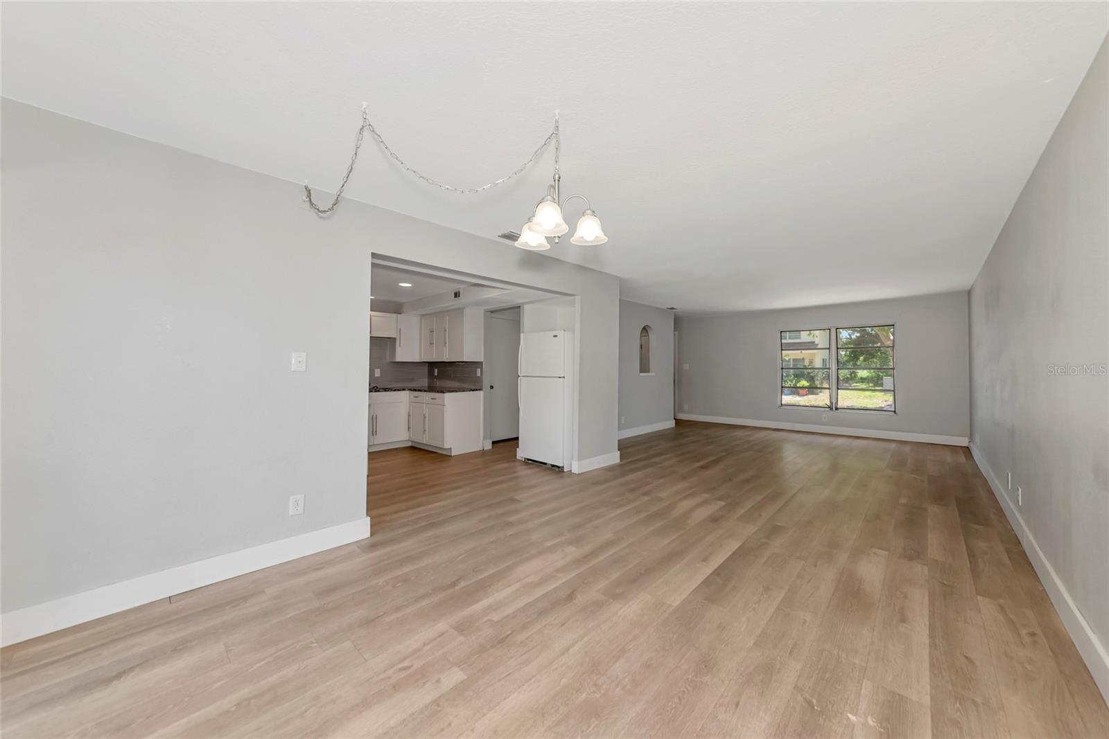 Image 13 of 34 For 405 Barlow Avenue 61