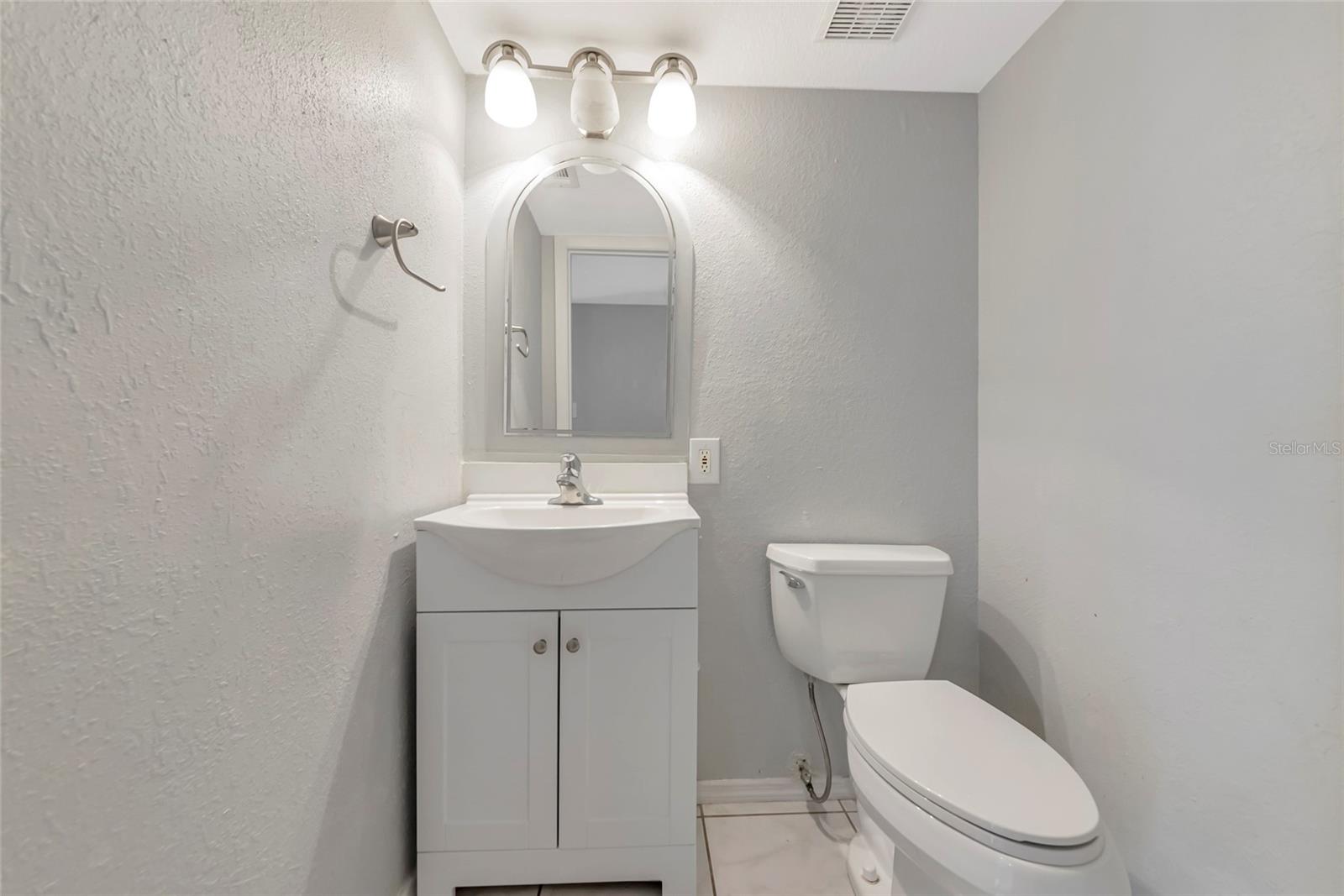 Image 14 of 34 For 405 Barlow Avenue 61