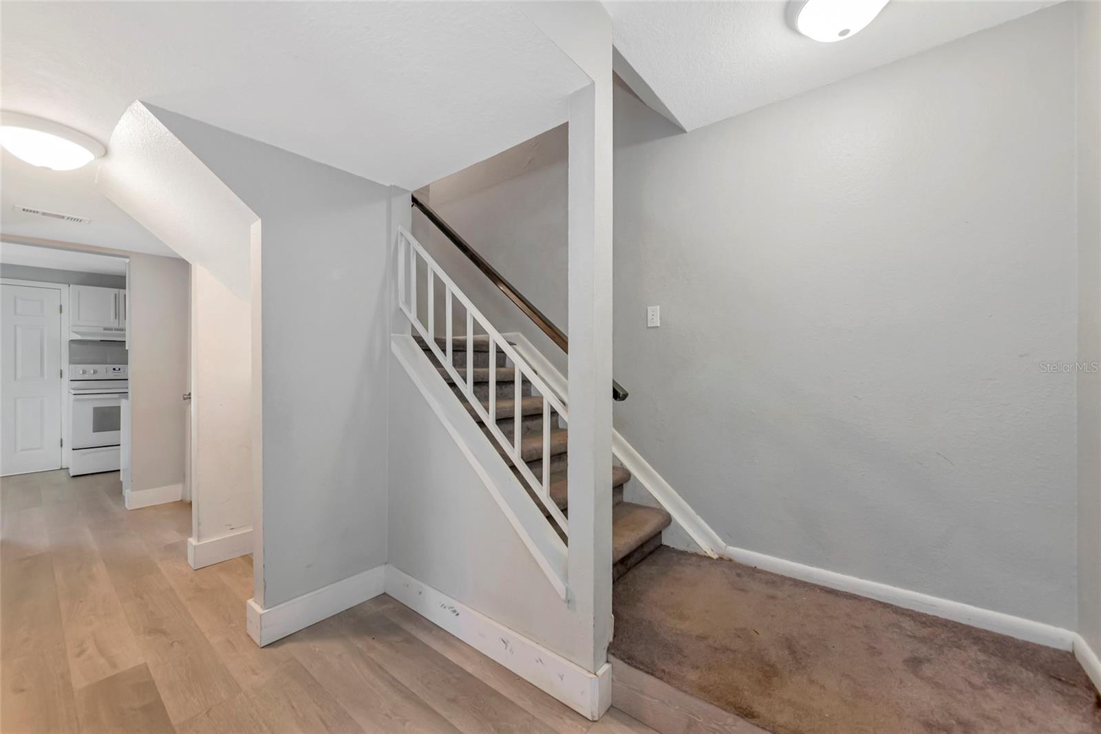 Image 18 of 34 For 405 Barlow Avenue 61