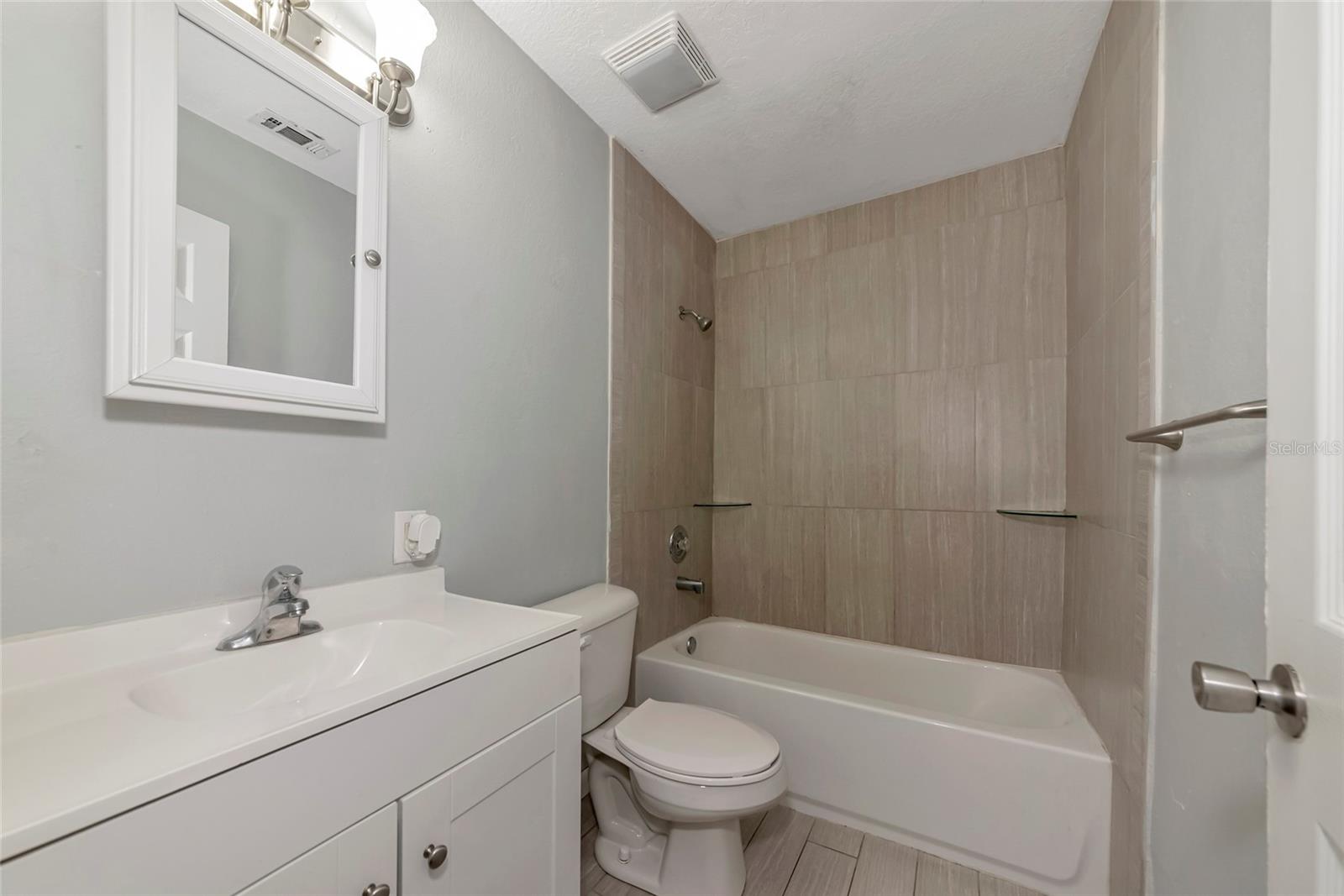 Image 20 of 34 For 405 Barlow Avenue 61