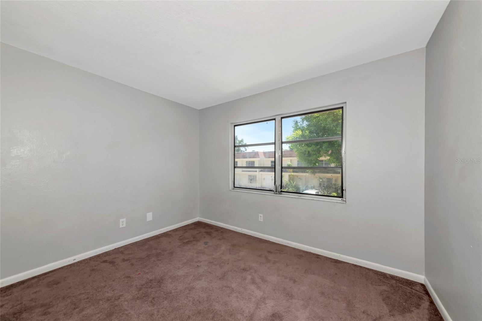 Image 21 of 34 For 405 Barlow Avenue 61