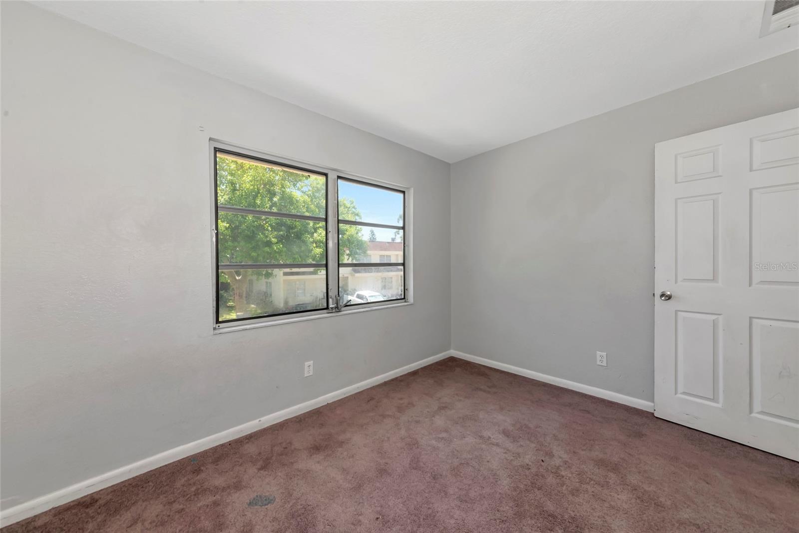 Image 23 of 34 For 405 Barlow Avenue 61