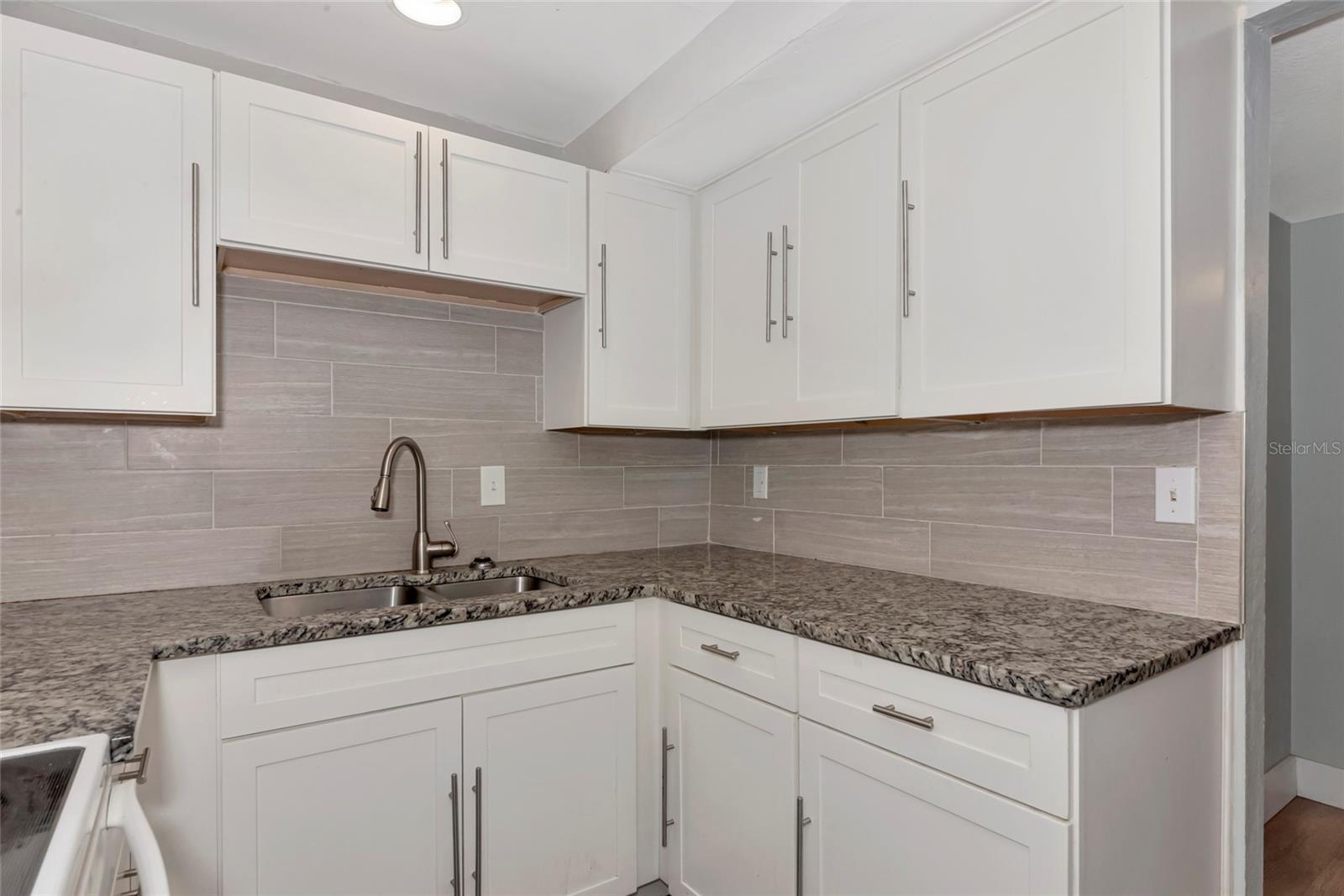 Image 6 of 34 For 405 Barlow Avenue 61