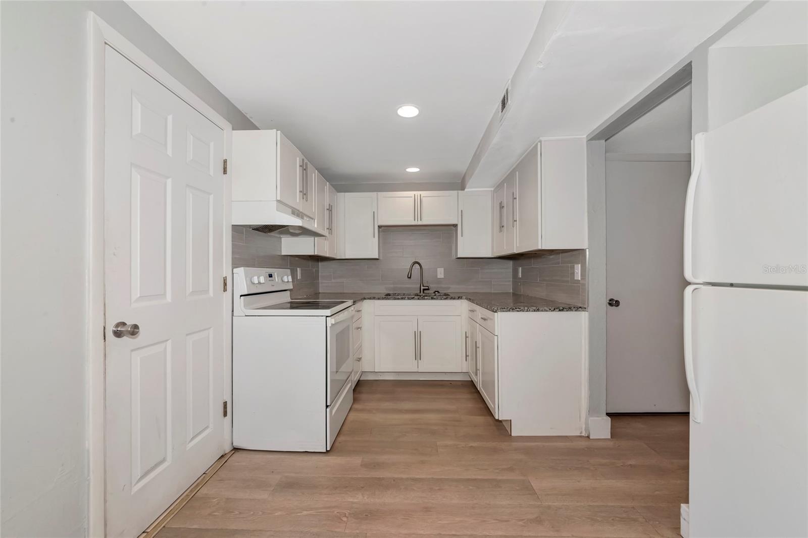 Image 7 of 34 For 405 Barlow Avenue 61