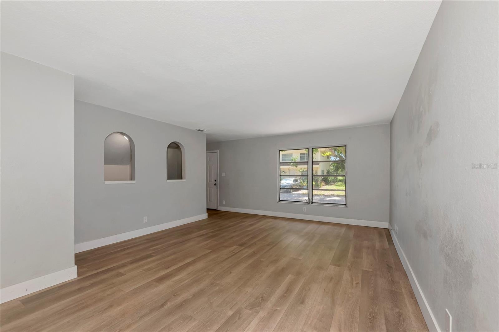 Image 9 of 34 For 405 Barlow Avenue 61