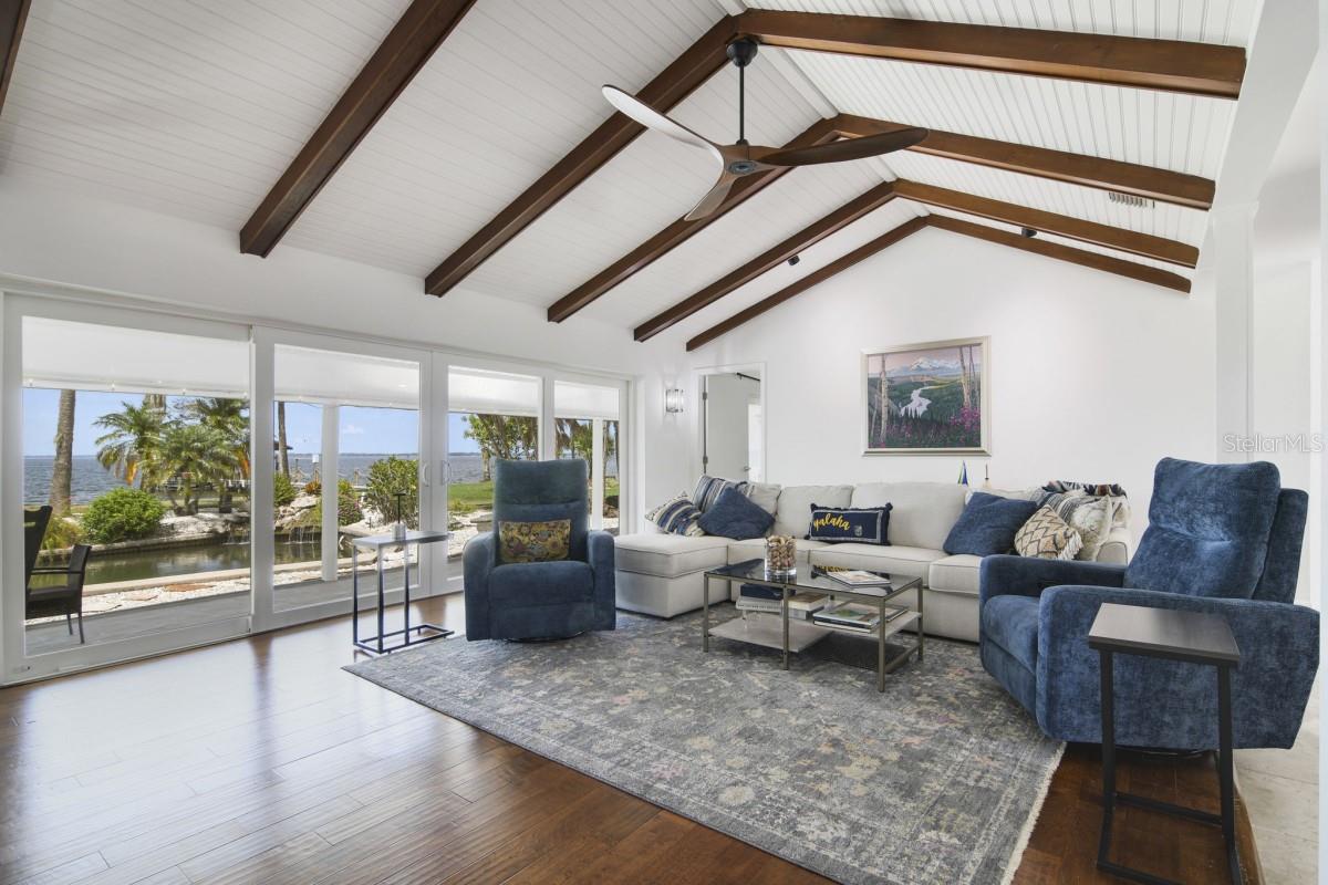 Image 14 of 40 For 8035 Lakeside Drive
