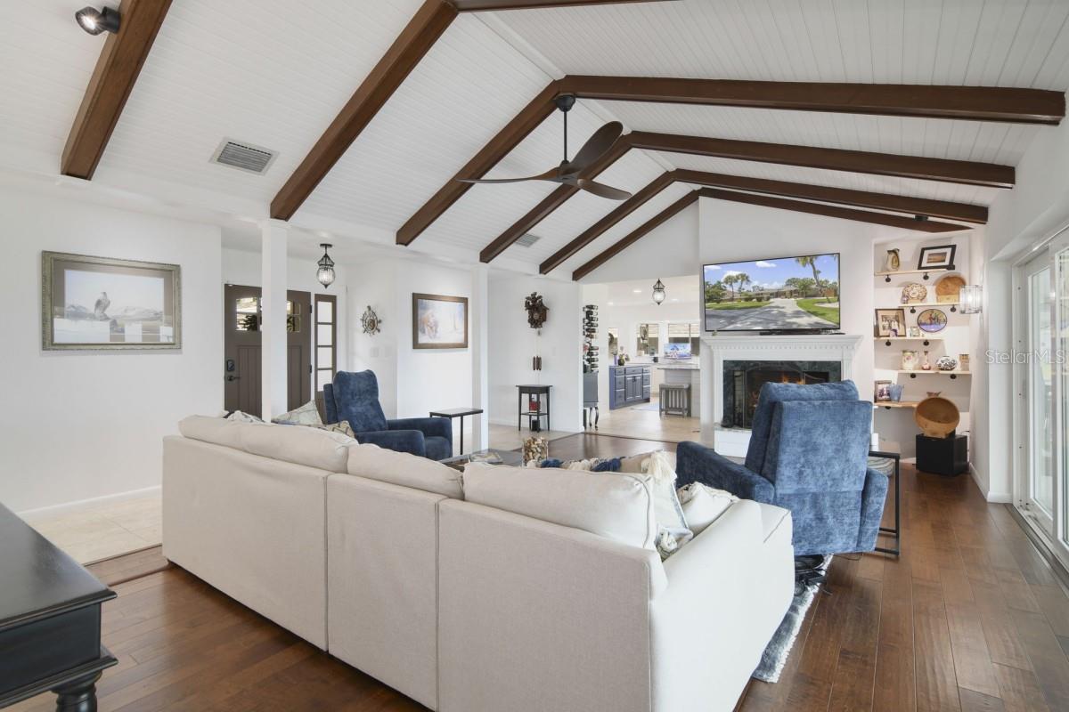 Image 16 of 40 For 8035 Lakeside Drive
