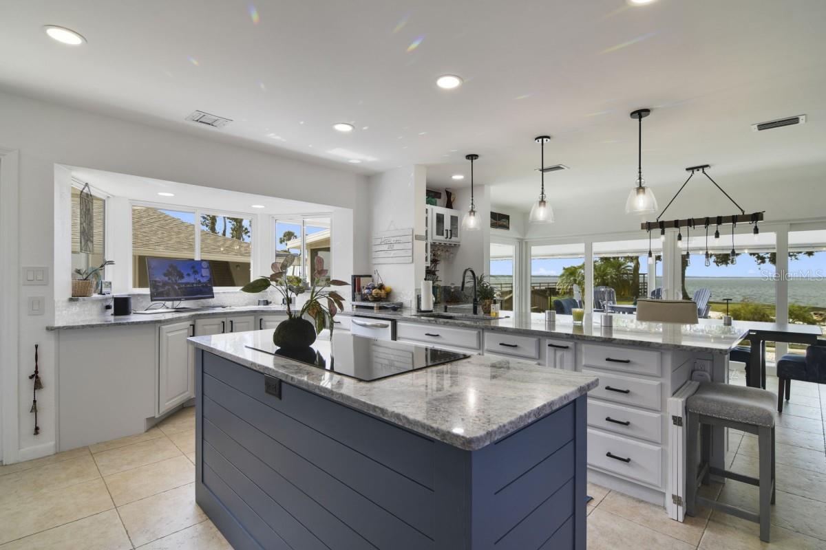 Image 17 of 40 For 8035 Lakeside Drive