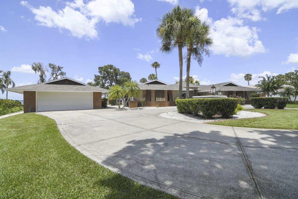 Image 3 of 40 For 8035 Lakeside Drive