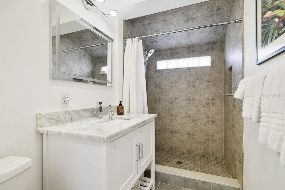 Image 31 of 40 For 8035 Lakeside Drive
