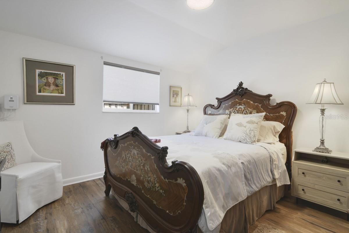Image 32 of 40 For 8035 Lakeside Drive
