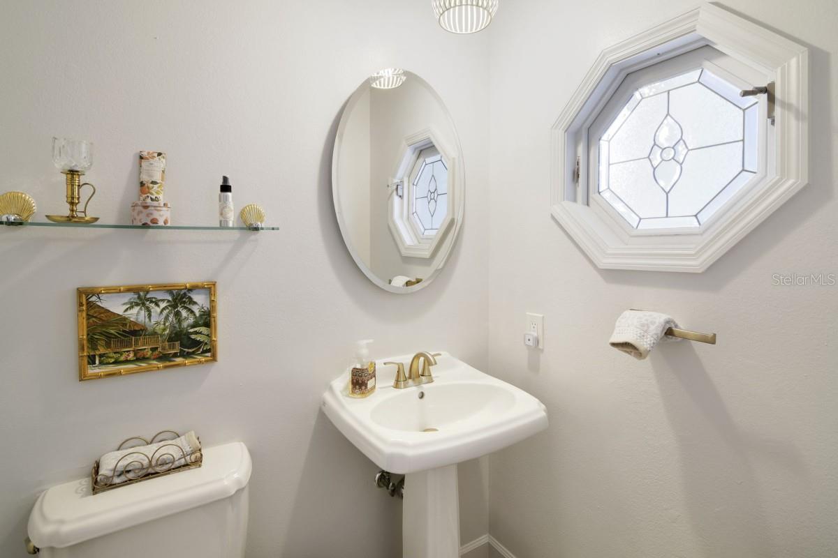 Image 4 of 40 For 8035 Lakeside Drive