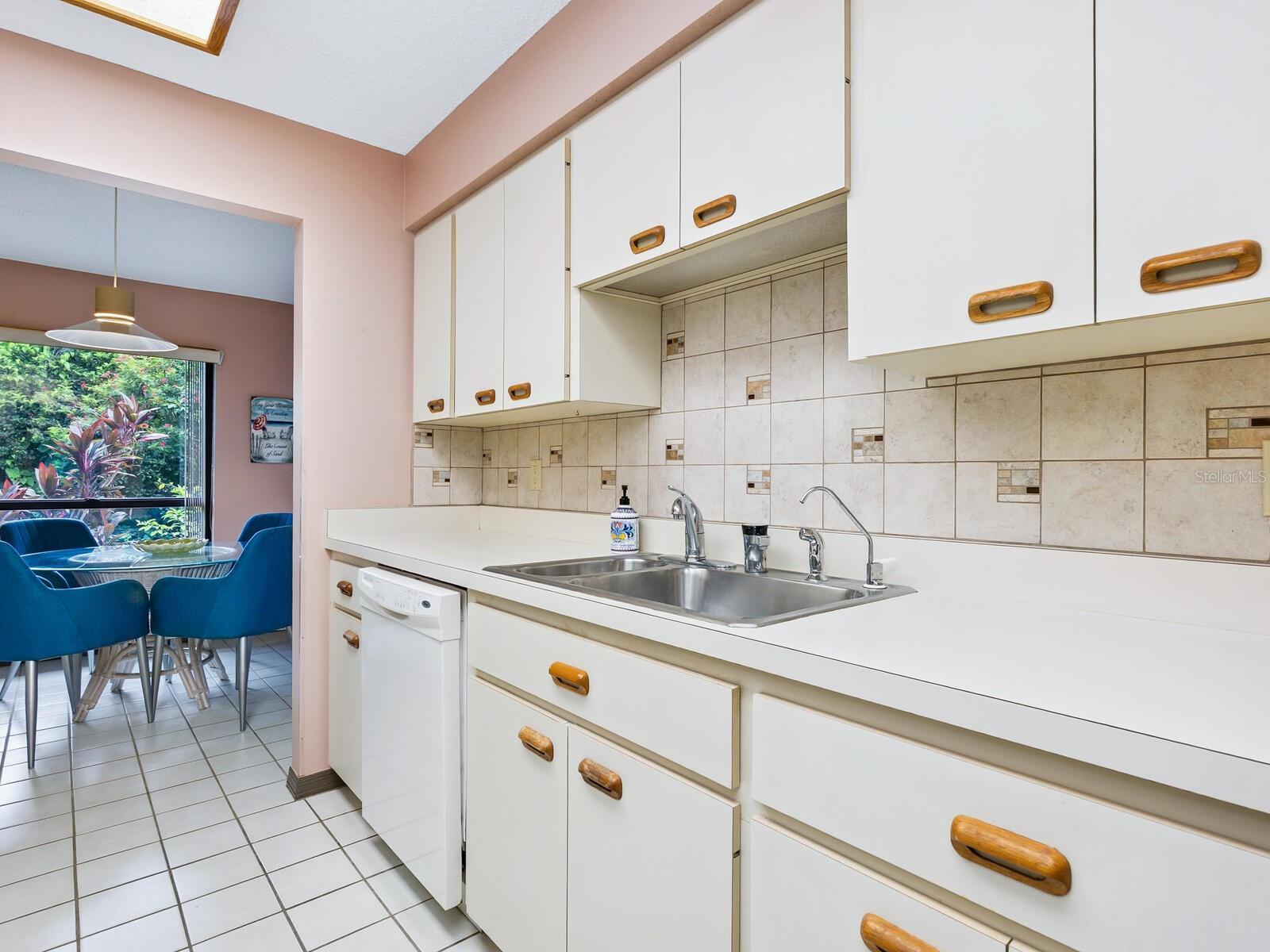 Image 10 of 45 For 4042 Wilshire Circle E 151