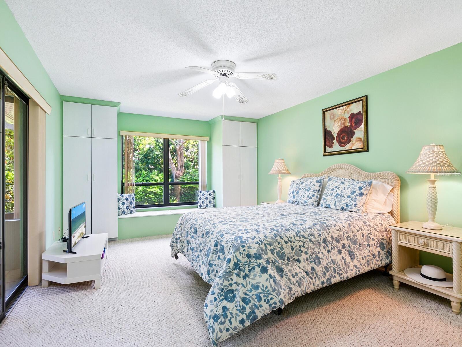 Image 17 of 45 For 4042 Wilshire Circle E 151