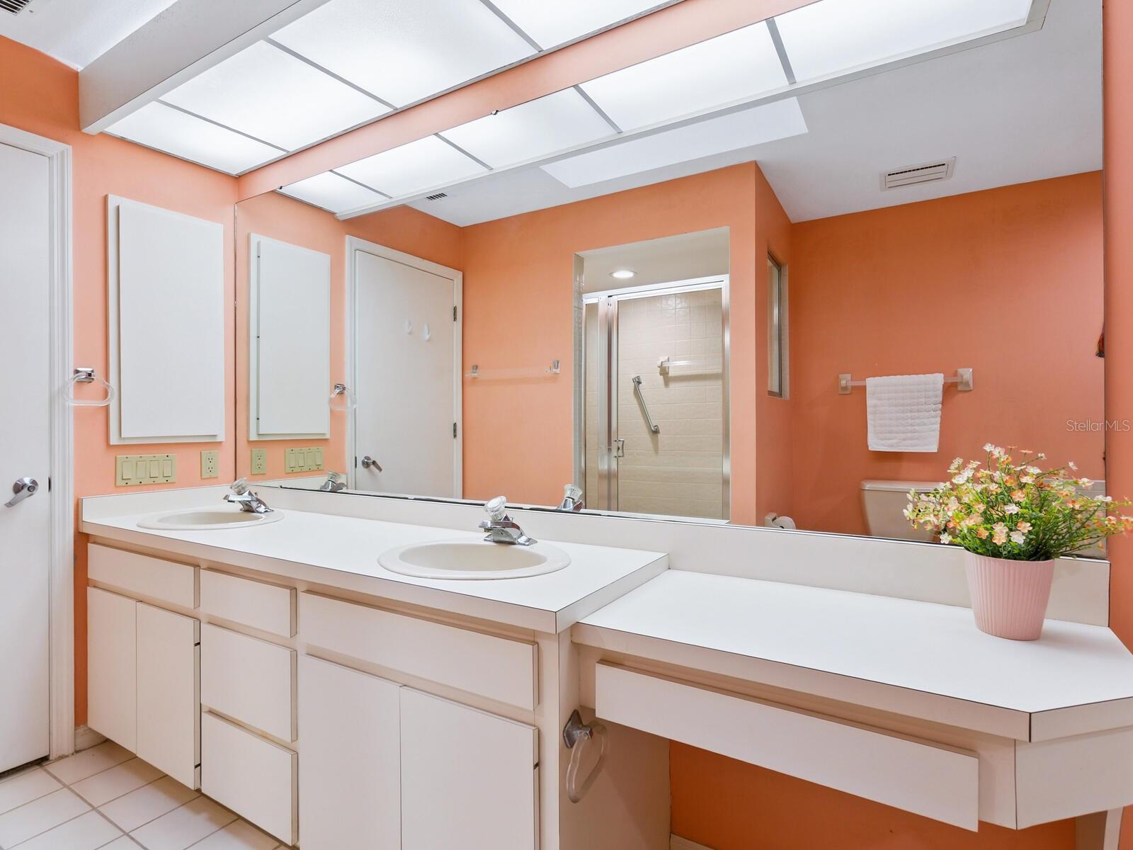 Image 21 of 45 For 4042 Wilshire Circle E 151