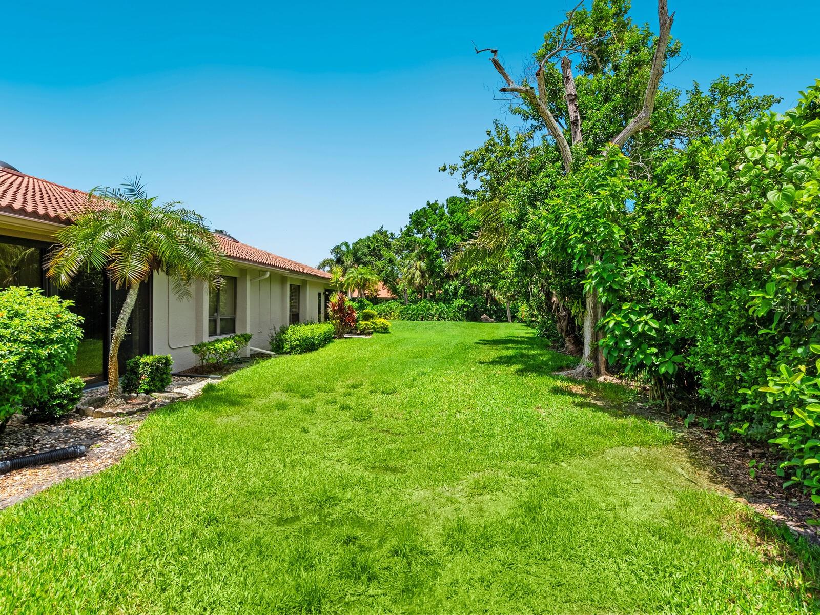 Image 32 of 45 For 4042 Wilshire Circle E 151